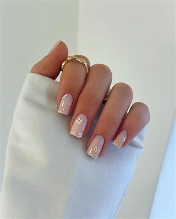 Simple Nail Ideas: Elevate Your Look with Minimal Effort
